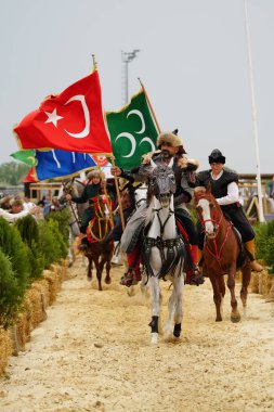 ISTANBUL, TURKIYE - 25 Mayıs 2025: Etnospor Kültür Festivali 'nde binicilik gösterisi