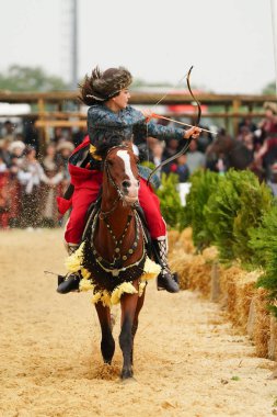 ISTANBUL, TURKIYE - 25 Mayıs 2025: Etnospor Kültür Festivali 'nde binicilik gösterisi
