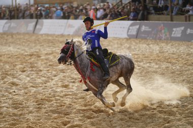 İSTANBUL, TURKIYE - 24 Mayıs 2025: Etnospor Kültür Festivali sırasında Gürcü atlı ciriti