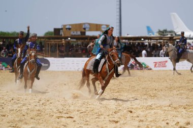 ISTANBUL, TURKIYE - 24 Mayıs 2025: Etnospor Kültür Festivali sırasında Azerbaycan Ateş Ülkesi