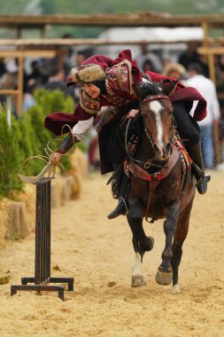 ISTANBUL, TURKIYE - 25 Mayıs 2025: Etnospor Kültür Festivali 'nde binicilik gösterisi