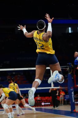 ISTANBUL, TURKIYE - 18 Haziran 2025: Ana Cristina de Souza, Sinan Erdem Dome 'da oynanan Belçika - Brezilya VNL Havuz Maçı' nda görev yapıyor