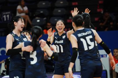 ISTANBUL, TURKIYE - 20 Haziran 2025: Güney Koreli oyuncular Sinan Erdem Kubbesi 'nde oynanan Belçika VNL Havuz Maçı sırasında skor puanını kutluyorlar