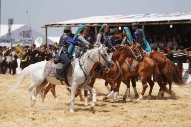ISTANBUL, TURKIYE - 24 Mayıs 2025: Etnospor Kültür Festivali sırasında Azerbaycan Ateş Ülkesi