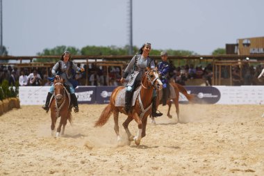 ISTANBUL, TURKIYE - 24 Mayıs 2025: Etnospor Kültür Festivali sırasında Azerbaycan Ateş Ülkesi