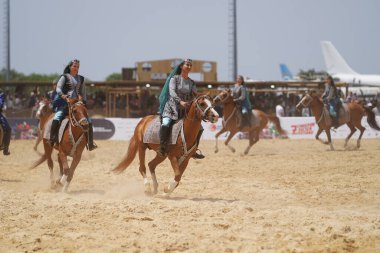 ISTANBUL, TURKIYE - 24 Mayıs 2025: Etnospor Kültür Festivali sırasında Azerbaycan Ateş Ülkesi