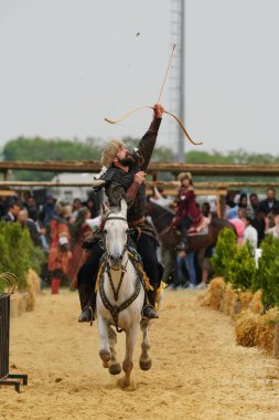 ISTANBUL, TURKIYE - 25 Mayıs 2025: Etnospor Kültür Festivali 'nde binicilik gösterisi