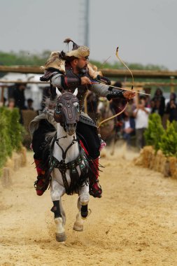 ISTANBUL, TURKIYE - 25 Mayıs 2025: Etnospor Kültür Festivali 'nde binicilik gösterisi