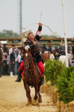 ISTANBUL, TURKIYE - 25 Mayıs 2025: Etnospor Kültür Festivali 'nde binicilik gösterisi