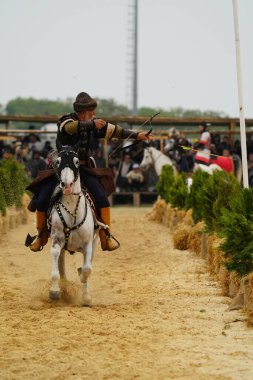 ISTANBUL, TURKIYE - 25 Mayıs 2025: Etnospor Kültür Festivali 'nde binicilik gösterisi