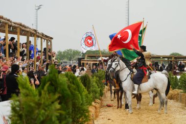 ISTANBUL, TURKIYE - 25 Mayıs 2025: Etnospor Kültür Festivali 'nde binicilik gösterisi