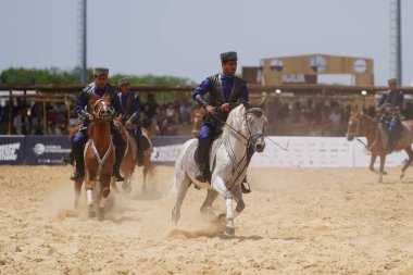 ISTANBUL, TURKIYE - 24 Mayıs 2025: Etnospor Kültür Festivali sırasında Azerbaycan Ateş Ülkesi
