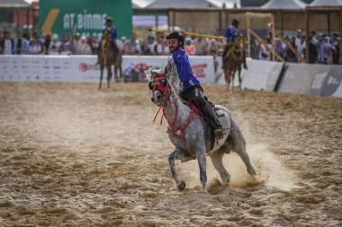 İSTANBUL, TURKIYE - 24 Mayıs 2025: Etnospor Kültür Festivali sırasında Gürcü atlı ciriti