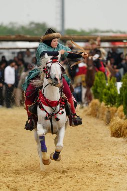 ISTANBUL, TURKIYE - 25 Mayıs 2025: Etnospor Kültür Festivali 'nde binicilik gösterisi