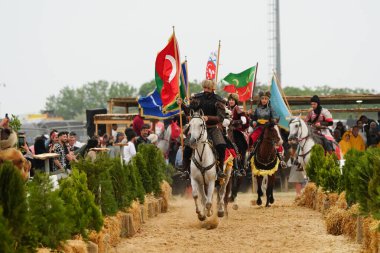 ISTANBUL, TURKIYE - 25 Mayıs 2025: Etnospor Kültür Festivali 'nde binicilik gösterisi