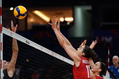 ISTANBUL, TURKIYE - 22 Haziran 2025: Andrea Mitroviç, Sinan Erdem Dome 'da oynanan Belçika-Kanada VNL Havuzu karşılaşmasında görev başında