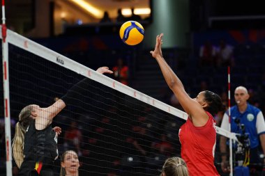 ISTANBUL, TURKIYE - 22 Haziran 2025: Vicky Savard, Sinan Erdem Kubbesi 'nde oynanan Belçika-Kanada VNL Havuz maçı sırasında