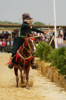 ISTANBUL, TURKIYE - 25 Mayıs 2025: Etnospor Kültür Festivali 'nde binicilik gösterisi