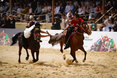 ISTANBUL, TURKIYE - 24 Mayıs 2025: Etnospor Kültür Festivali sırasında Kokboru Oyunu