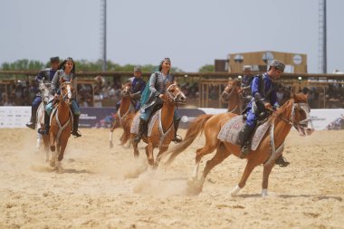 ISTANBUL, TURKIYE - 24 Mayıs 2025: Etnospor Kültür Festivali sırasında Azerbaycan Ateş Ülkesi