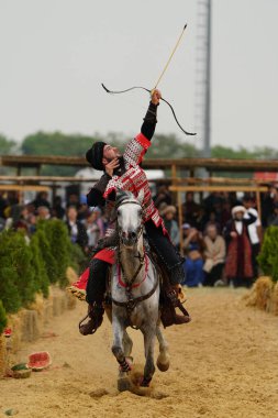 ISTANBUL, TURKIYE - 25 Mayıs 2025: Etnospor Kültür Festivali 'nde binicilik gösterisi