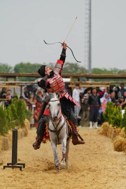 ISTANBUL, TURKIYE - 25 Mayıs 2025: Etnospor Kültür Festivali 'nde binicilik gösterisi