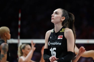 ISTANBUL, TURKIYE - 19 Haziran 2025: Kanada 'da Berka Buse Ozden - Sinan Erdem Kubbesi' nde Türkiye VNL Havuz Maçı