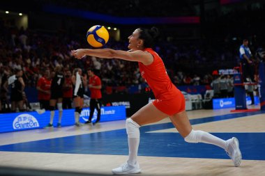 ISTANBUL, TURKIYE - 19 Haziran 2025: Simge Sebnem Akoz, Sinan Erdem Kubbesi 'nde oynanan Türkiye vs Türkiye VNL Havuz Maçı sırasında