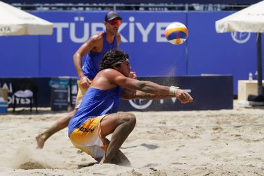 ANTALYA, TURKIYE - 11 Haziran 2025: Türkiye 'nin Alanya kentindeki World Beach Pro Tour Challenge sırasında tanımlanamayan sporcu