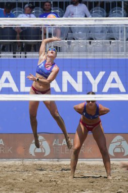 ANTALYA, TURKIYE - 14 Haziran 2025: Alanya 'daki Dünya Sahili Pro Tour Yarışması sırasında tanımlanamayan sporcu