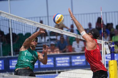 ANTALYA, TURKIYE - 14 Haziran 2025: Alanya 'daki Dünya Sahili Pro Tour Yarışması sırasında tanımlanamayan sporcu