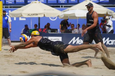 ANTALYA, TURKIYE - 15 Haziran 2025: Alanya 'da düzenlenen Dünya Sahili Pro Tour Yarışması sırasında tanımlanamayan sporcu