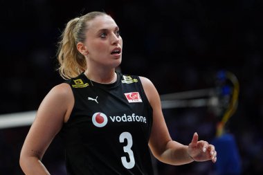 ISTANBUL, TURKIYE - 19 Haziran 2025: Kanada 'da Cansu Özbay - Sinan Erdem Kubbesi' nde Türk VNL havuzuna karşı