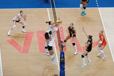 ISTANBUL, TURKIYE - 19 Haziran 2025: Sinan Erdem Kubbesi 'nde Kanada Türkiye VNL havuzuna karşı