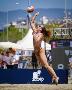 ANTALYA, TURKIYE - 11 Haziran 2025: Türkiye 'nin Alanya kentindeki World Beach Pro Tour Challenge sırasında tanımlanamayan sporcu