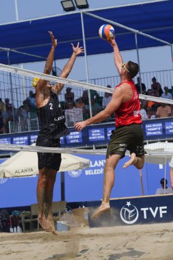 ANTALYA, TURKIYE - 15 Haziran 2025: Alanya 'da düzenlenen Dünya Sahili Pro Tour Yarışması sırasında tanımlanamayan sporcu