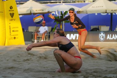 ANTALYA, TURKIYE - 12 Haziran 2025: Alanya 'daki World Beach Pro Tour Challenge sırasında tanımlanamayan sporcu