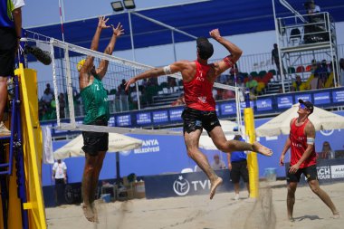 ANTALYA, TURKIYE - 14 Haziran 2025: Alanya 'daki Dünya Sahili Pro Tour Yarışması sırasında tanımlanamayan sporcu