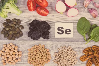 Doğal selenyum ve diğer vitamin ve mineraller olarak sağlıklı besleyici gıdalar