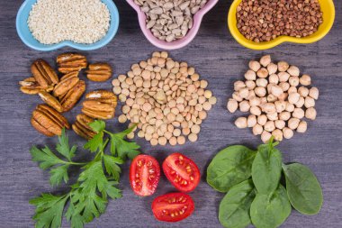 Kaynak olarak sağlıklı besleyici ürünler veya malzemeler doğal B9 vitamini, beslenme lifleri ve diğer çeşitli mineraller