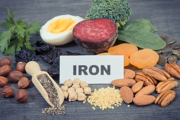 含天然铁和其他维生素和矿物质的营养食品 健康饮食 — 图库照片