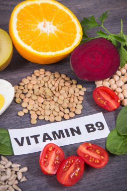 Besleyici sağlıklı besinler doğal folik asit ve diğer vitaminler ve mineraller olarak