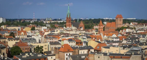 波兰托伦 2022年8月19日 从圣凯瑟琳教堂 圣詹姆斯教堂及其他位于波兰托伦市中心的古老或现代建筑的塔楼观看 — 图库照片