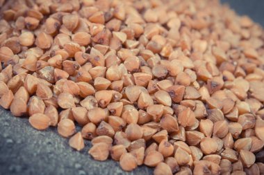 Kaynak olarak sağlıklı karabuğday doğal vitaminler, mineraller ve diyet lifleri. Besleyici yiyecekler.