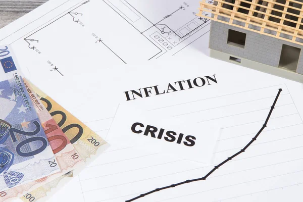 Надписи Кризис Инфляция Валюты Евро Маленький Игрушечный Домик Стадии Строительства — стоковое фото