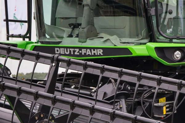 폴란드 베다니 Bednary 2021 수확하는 Deutz Fahr 로고가 결합되어 — 스톡 사진