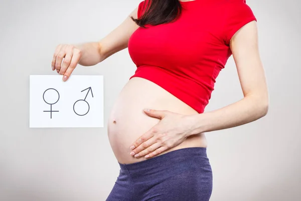 Zwangere Vrouw Met Witte Kaart Met Vrouwelijk Mannelijk Symbool Verwachte — Stockfoto