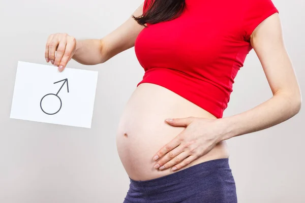 Zwangere Vrouw Met Witte Kaart Met Mannelijk Symbool Verwacht Geboorte — Stockfoto