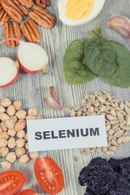 Doğal selenyum ve diğer vitamin ve mineraller olarak sağlıklı besleyici gıdalar
