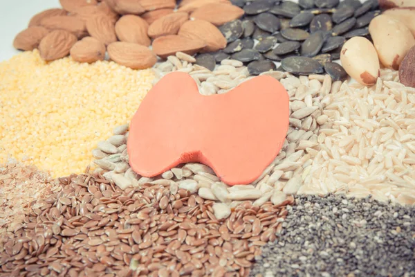 Voedzame Ingrediënten Schildkliervorm Gezonde Voeding Met Natuurlijke Vitaminen Problemen Met — Stockfoto